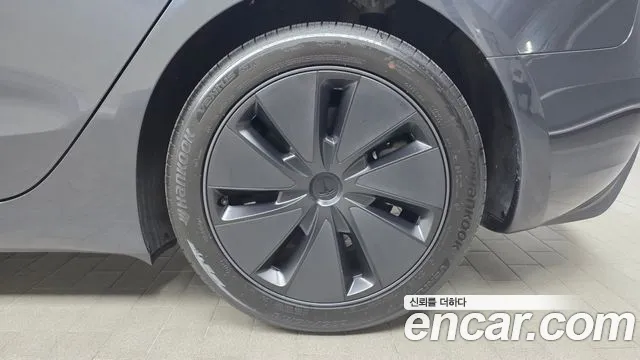 Tesla Model 3 — Фото автомобиля 6