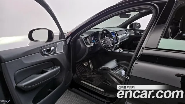 Вольво XC60 — Фото автомобиля 9