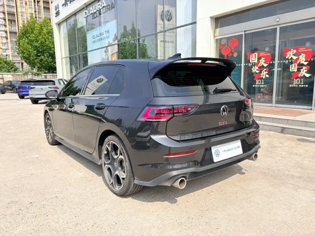 Volkswagen Golf GTI — Фото автомобиля 10