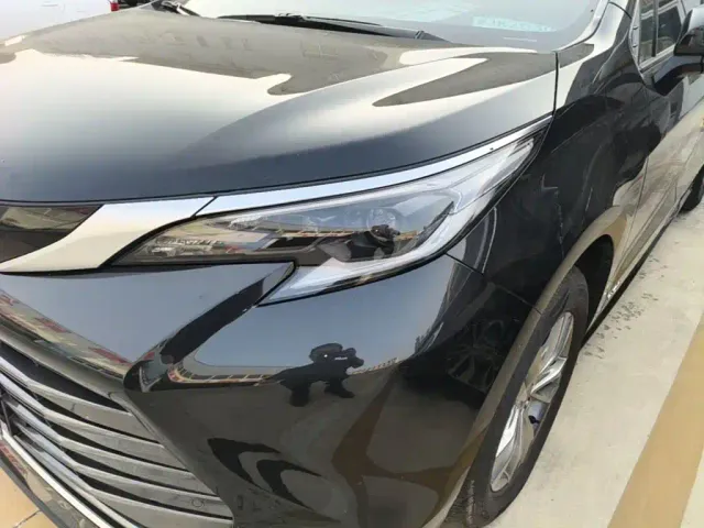 Toyota Sienna — Фото автомобиля 23