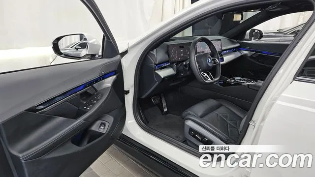 BMW 5-Series 5 серия (G60) — Фото автомобиля 9