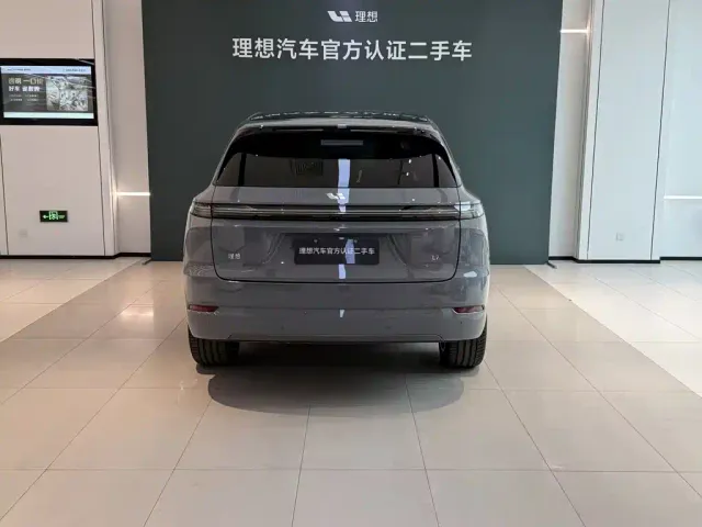 Li Auto L7 — Фото автомобиля 12