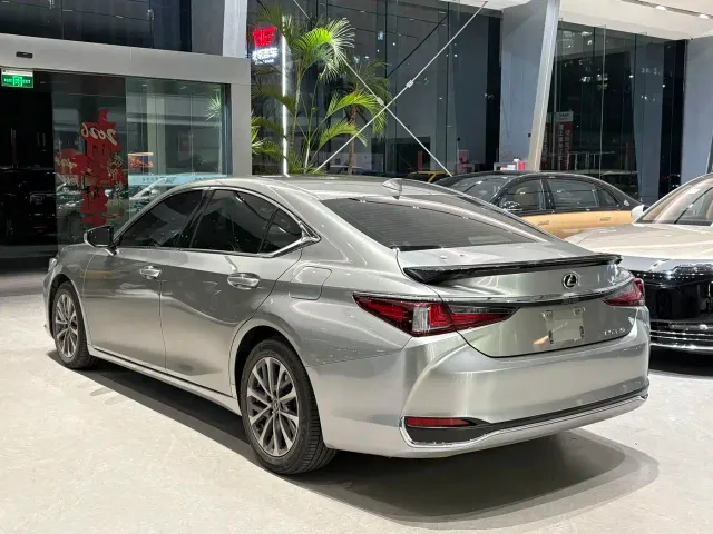 Lexus ES — Фото автомобиля 6