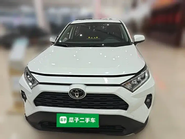 Toyota RAV4 — Фото автомобиля 4