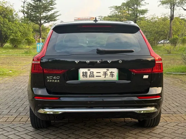 Volvo XC60 — Фото автомобиля 5