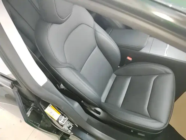 Tesla Model 3 — Фото автомобиля 24