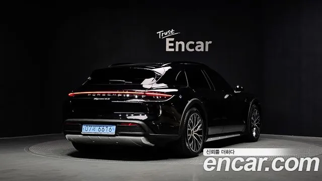 Porsche Taycan — Фото автомобиля 2