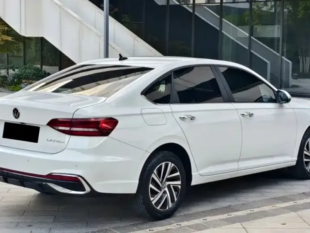 Volkswagen Lavida — Фото автомобиля 11