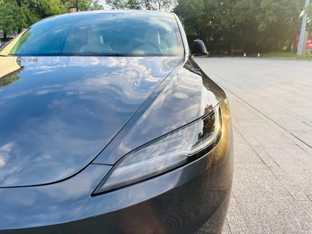Tesla Model 3 — Фото автомобиля 8