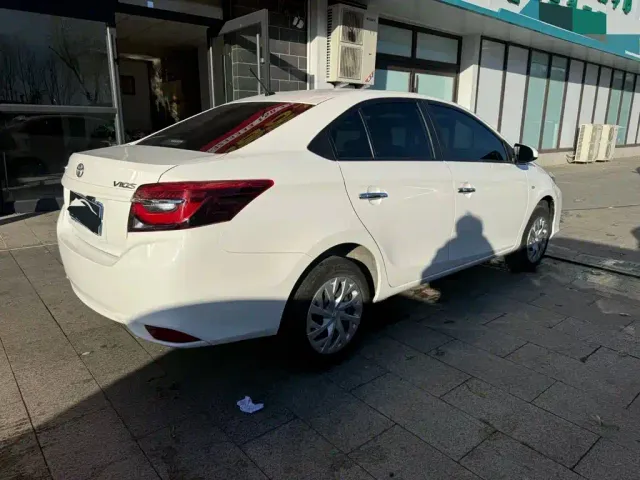 Toyota Vios — Фото автомобиля 6