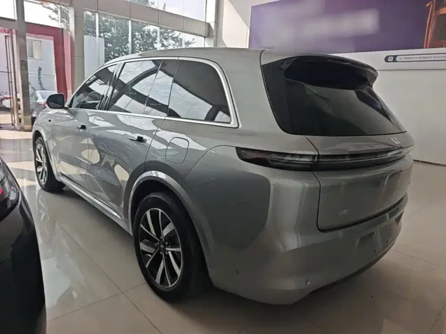 Li Auto L8 — Фото автомобиля 4