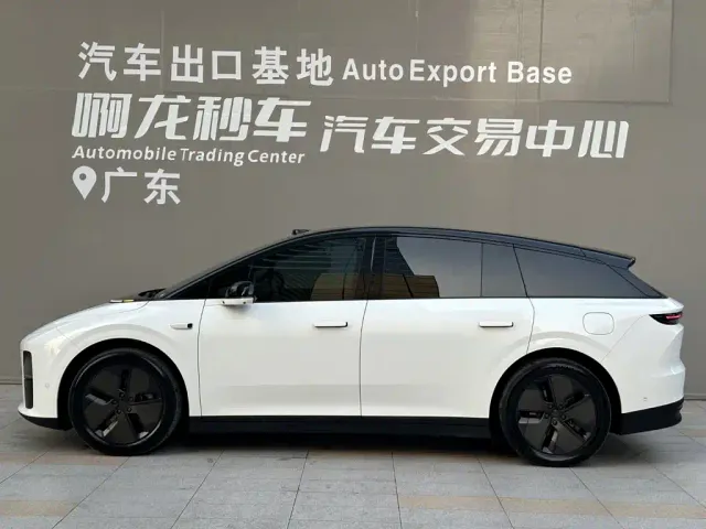 Li Auto Li Auto i6 2025 2WD Base Model — Фото автомобиля 3