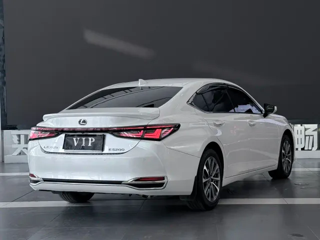 Lexus ES — Фото автомобиля 5