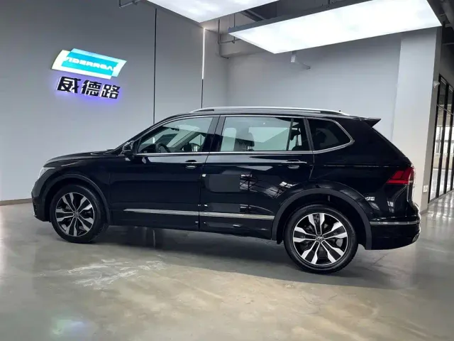 Volkswagen Tiguan L — Фото автомобиля 4