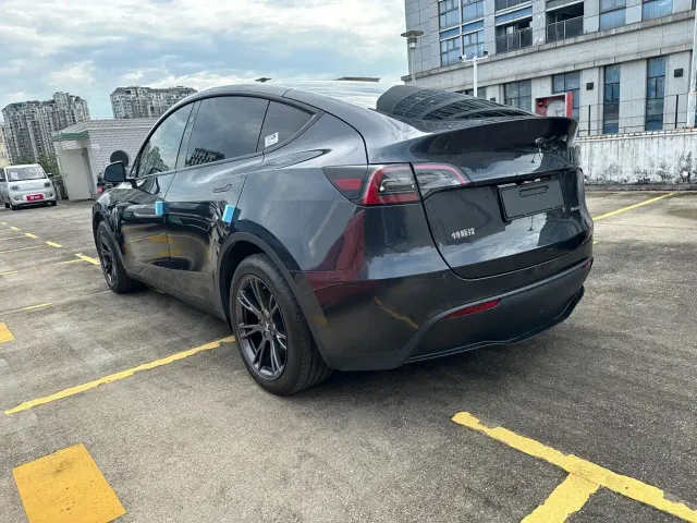 Tesla Model Y — Фото автомобиля 8