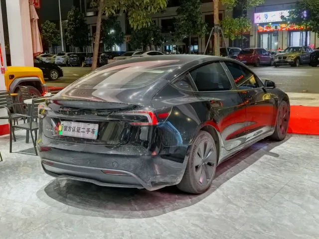 Tesla Model 3 — Фото автомобиля 13