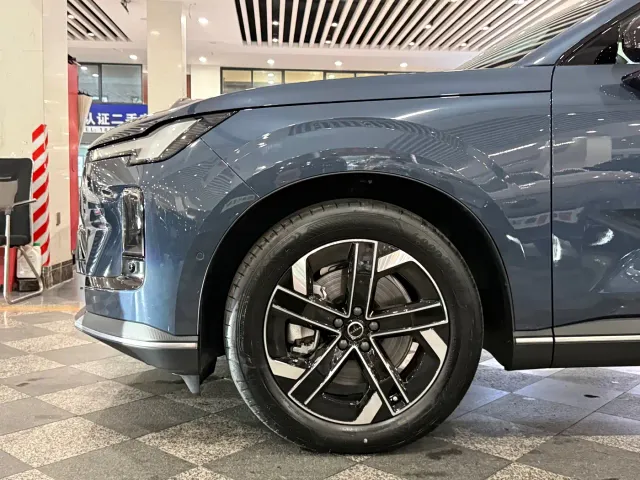 Volvo XC70 Plug-in Hybrid — Фото автомобиля 5
