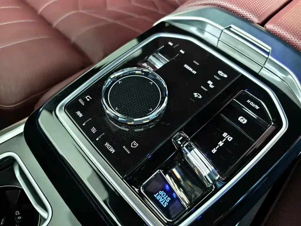 BMW BMW i7 2023 eDrive50L Premium Luxury Package — Фото автомобиля 9