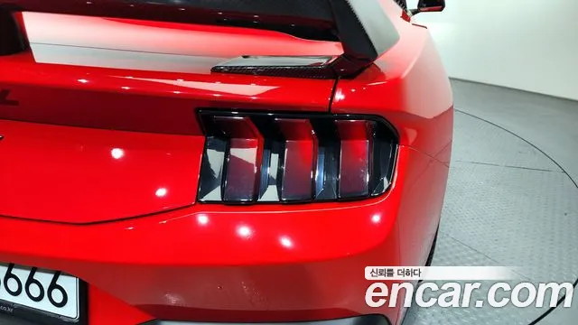 Ford Mustang Mustang 7 поколение 5.0 GT Premium Купе — Фото автомобиля 21