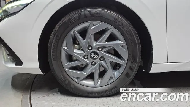 Hyundai Avante — Фото автомобиля 5
