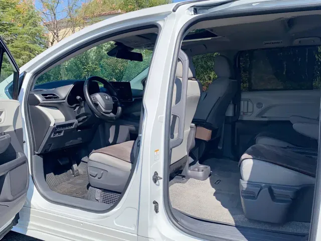 Toyota Sienna — Фото автомобиля 15