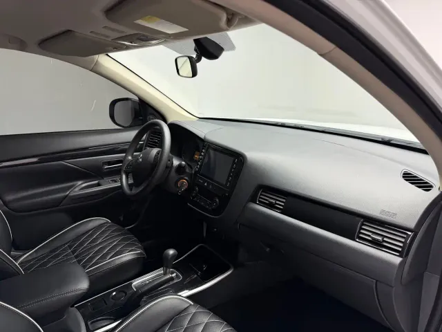 Mitsubishi Outlander — Фото автомобиля 17