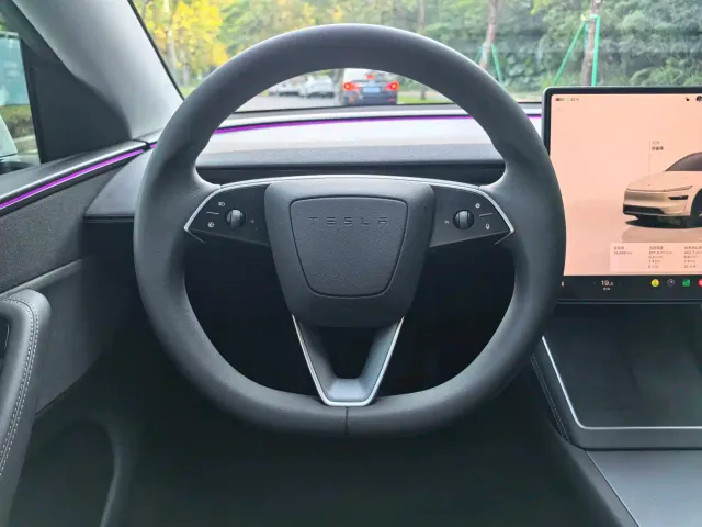 Tesla Model Y — Фото автомобиля 12