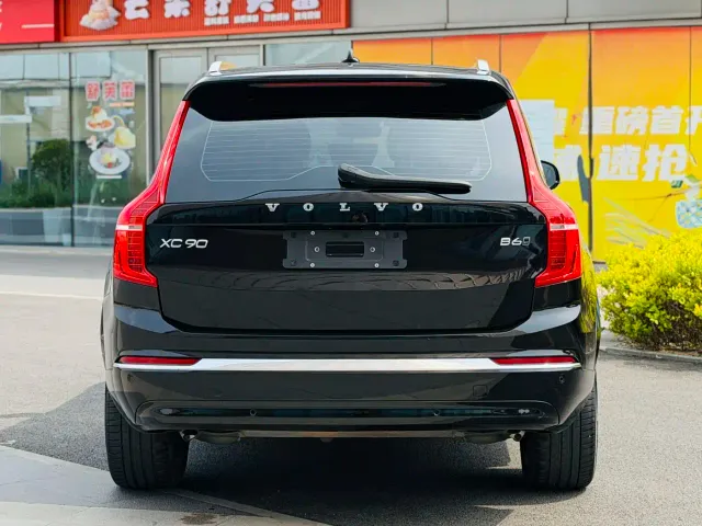 Volvo XC90 — Фото автомобиля 3