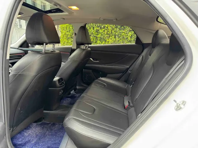 Hyundai Elantra — Фото автомобиля 5