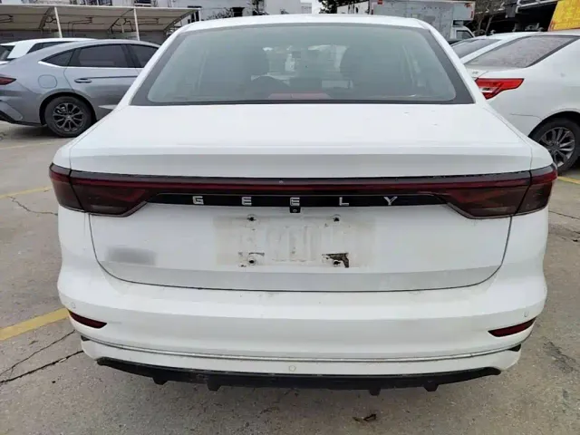 Geely Emgrand — Фото автомобиля 5