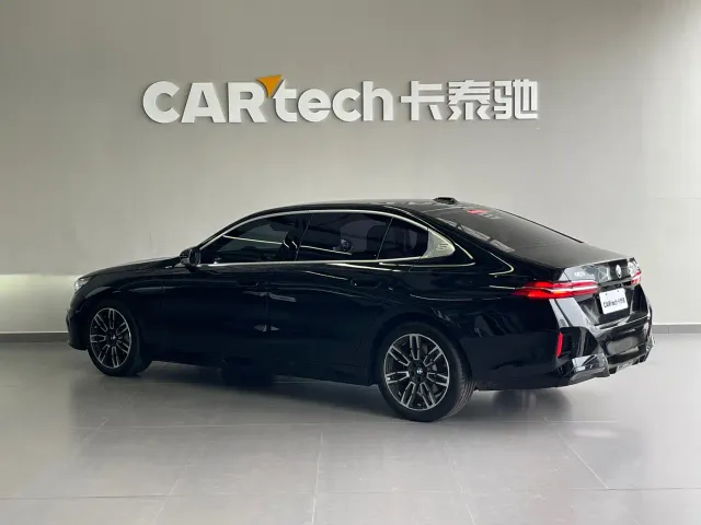 BMW 5 Series — Фото автомобиля 6