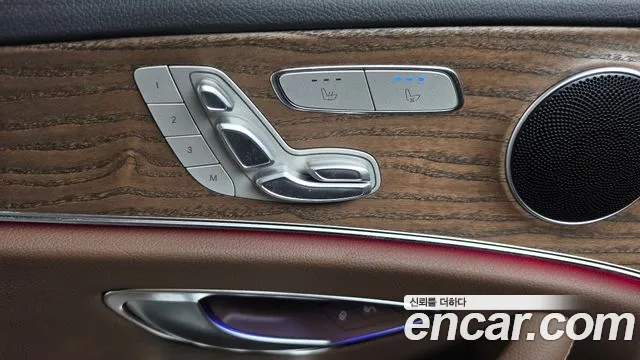 Mercedes-Benz E-Class — Фото автомобиля 30