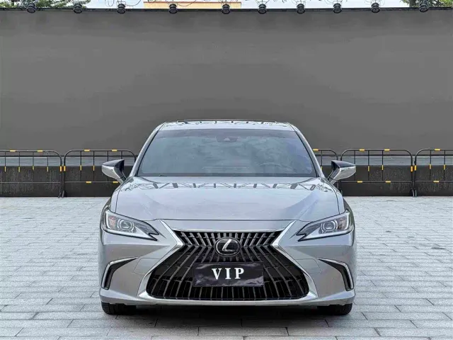 Lexus ES — Фото автомобиля 2