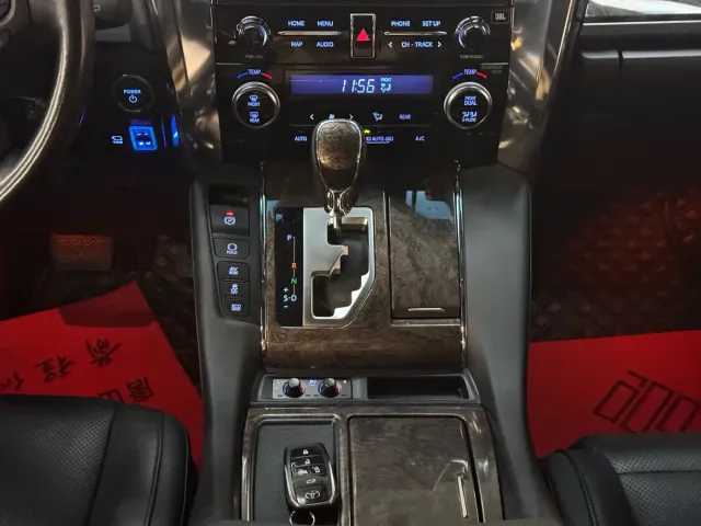 Toyota Alphard — Фото автомобиля 25