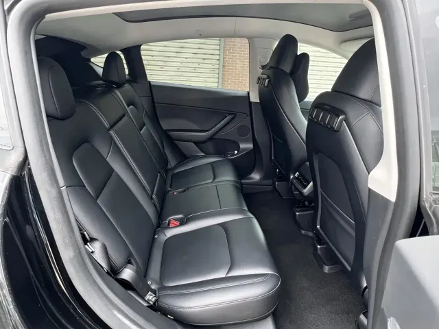 Tesla Model Y — Фото автомобиля 15