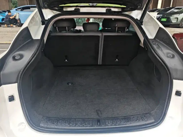 IM Motors LS6 — Фото автомобиля 18