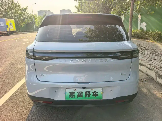 Leapmotor B10 — Фото автомобиля 14