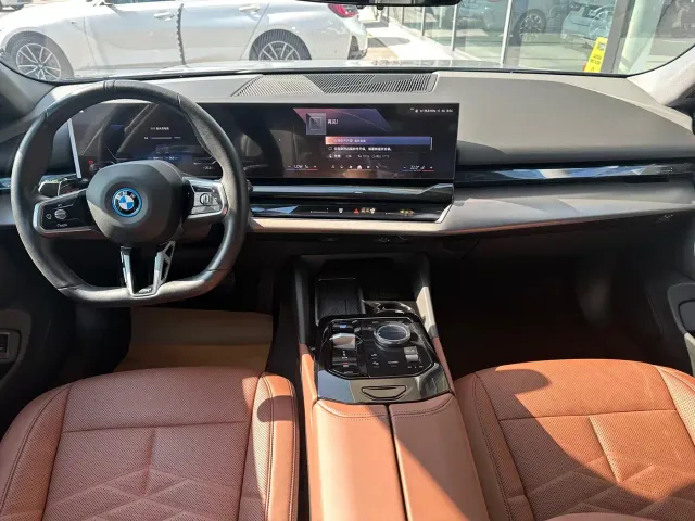 BMW i5 — Фото автомобиля 9