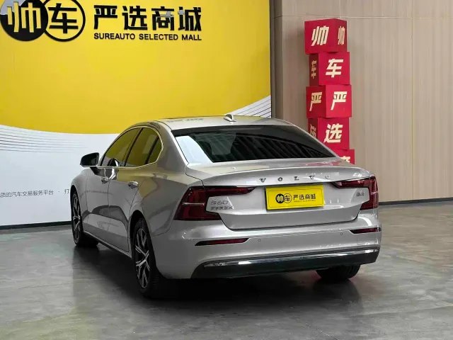Volvo S60 — Фото автомобиля 6