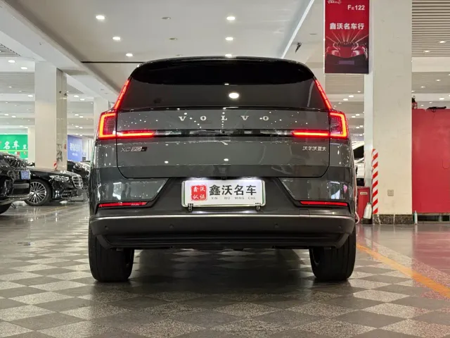 Volvo XC70 Plug-in Hybrid — Фото автомобиля 3