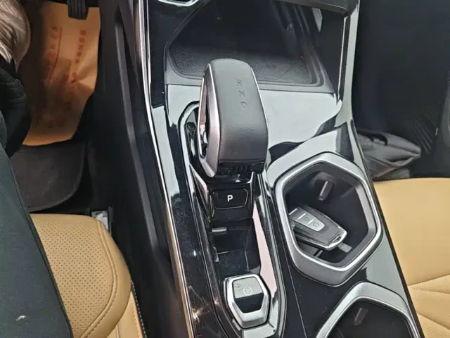 Geely Boyue L — Фото автомобиля 13