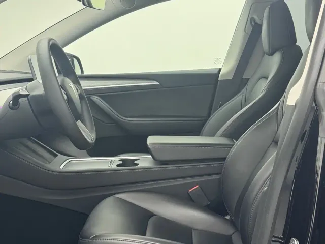 Tesla Model Y — Фото автомобиля 9