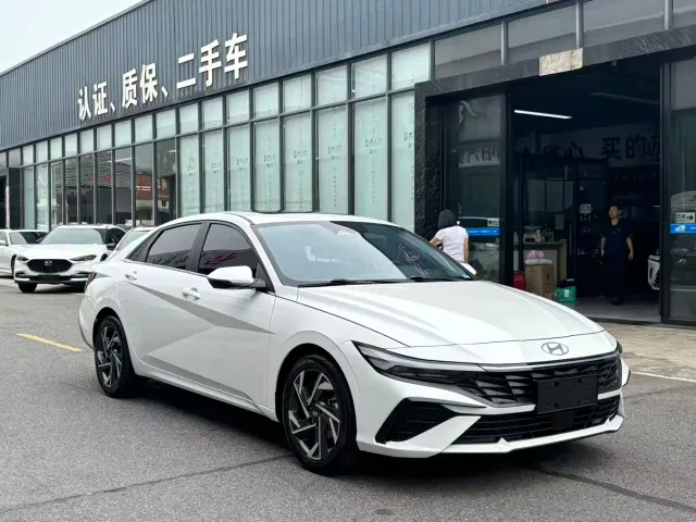 Hyundai Elantra — Фото автомобиля 3