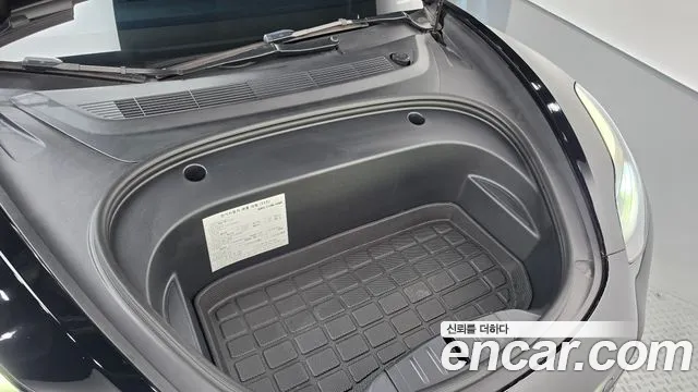 Tesla Model 3 — Фото автомобиля 5