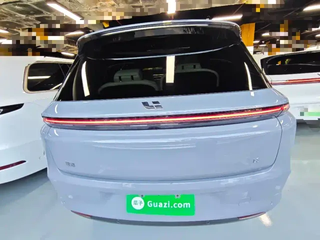 Li Auto L8 — Фото автомобиля 5