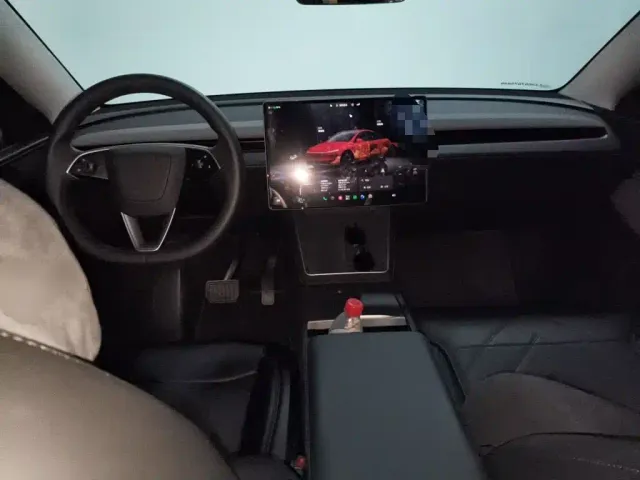 Tesla Model Y — Фото автомобиля 5