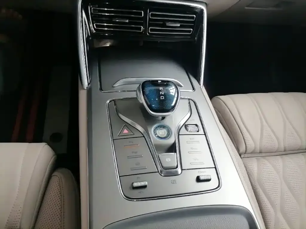 BYD Tang New Energy 2025 Smart Driving Edition DM-i 115KM Flagship — Фото автомобиля 9