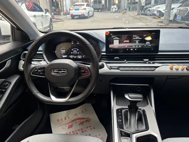 Geely Emgrand — Фото автомобиля 11