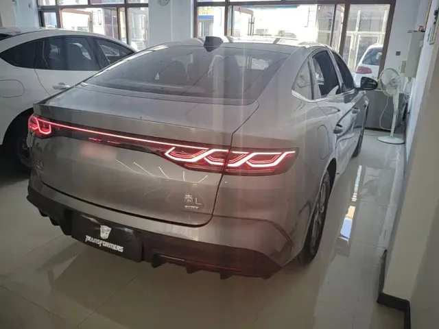 BYD Qin L — Фото автомобиля 6