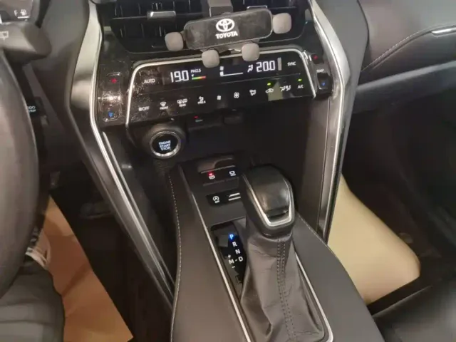 Toyota Harrier — Фото автомобиля 13